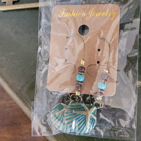 Starfish and Shell Earrings - Picture 2 of 3